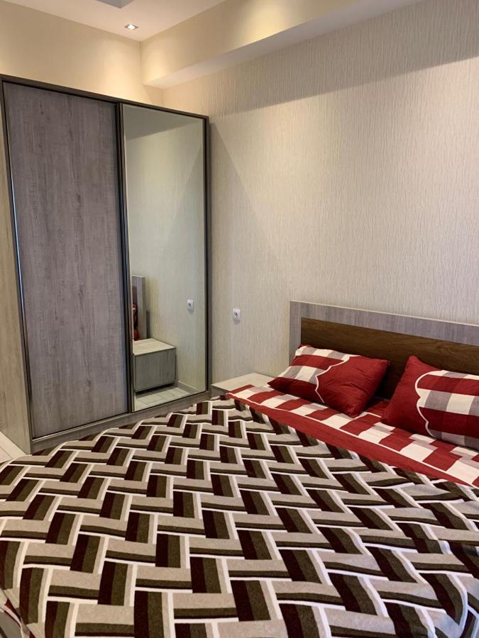 Apartment Three Bedroom In Saburtalo Tbilisi Exterior photo