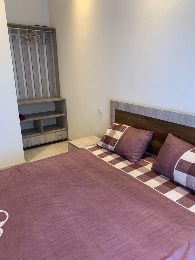 Apartment Three Bedroom In Saburtalo Tbilisi Exterior photo